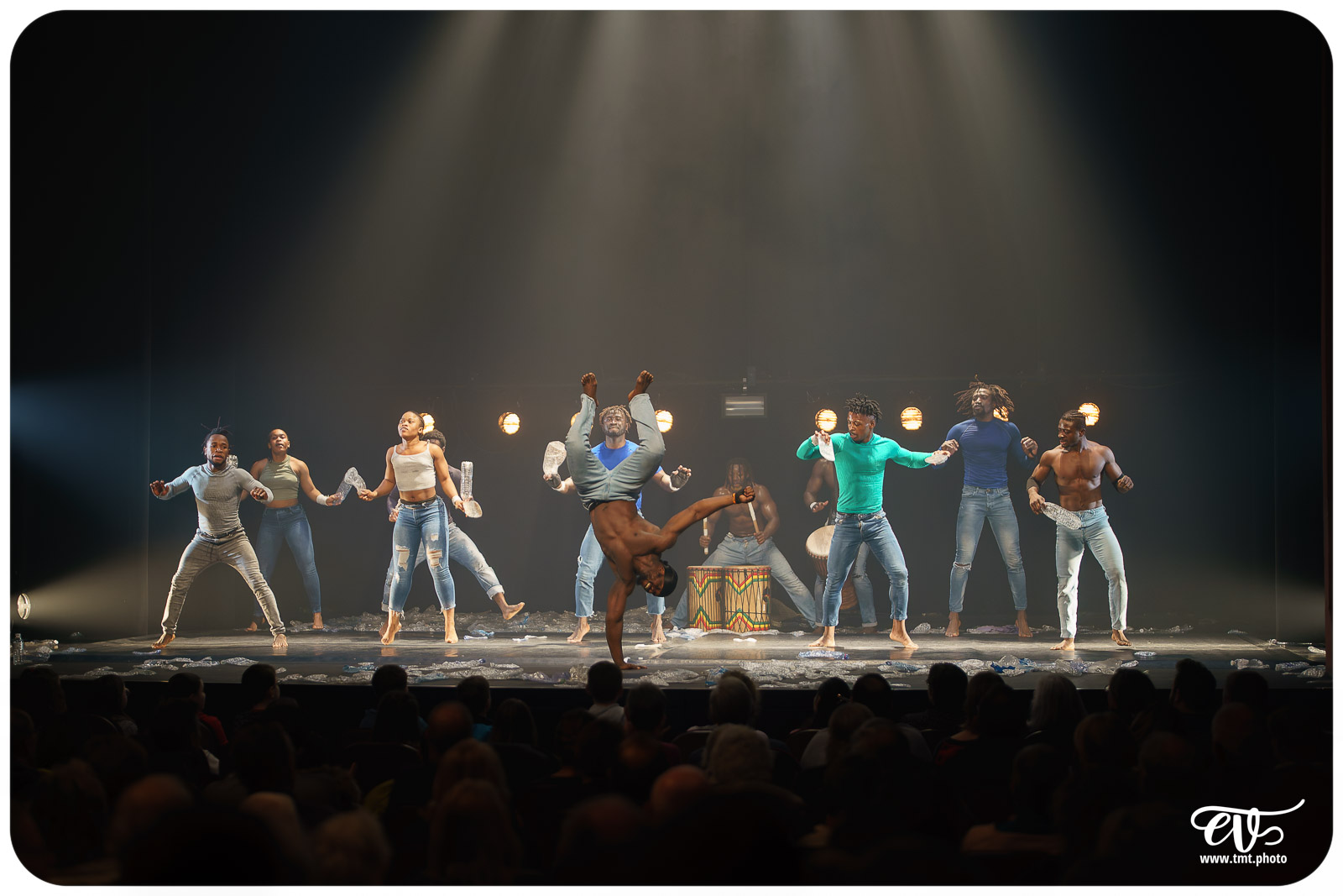 YÉ ! (L'EAU) (CIRCUS BAOBAB)